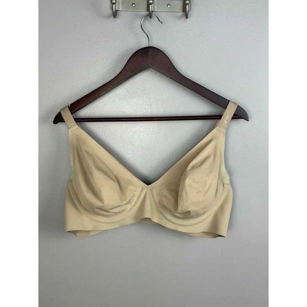 Aerie Smoothez Plunge Bra Women 40D Tan‎ Nylon Blend Seamless Adjustable Straps
